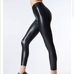 Carbon38 Tamara XS 7/8 leggings. Cross Posted.